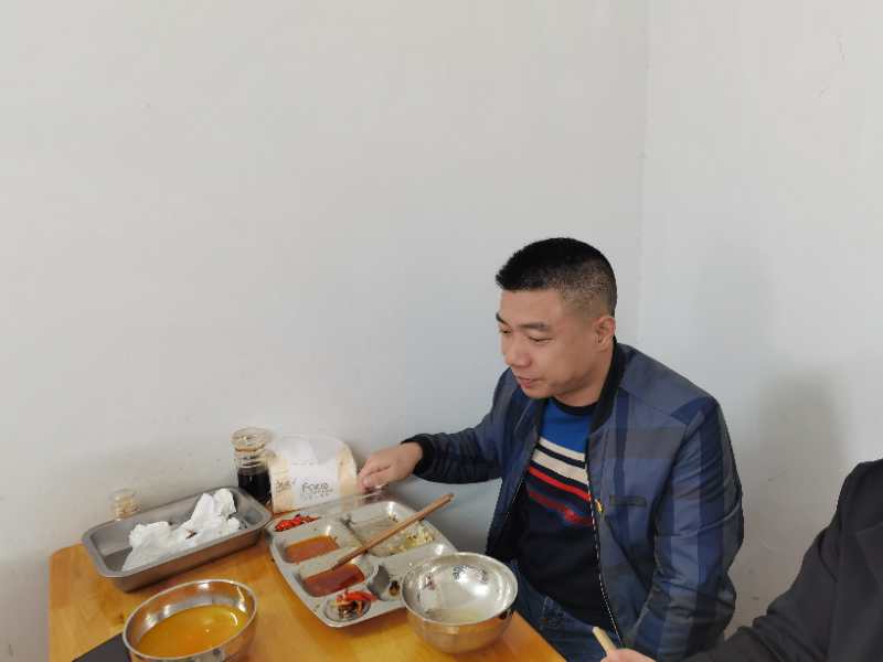 強(qiáng)監(jiān)督，重引導(dǎo)，杜絕“舌尖上的浪費(fèi)”