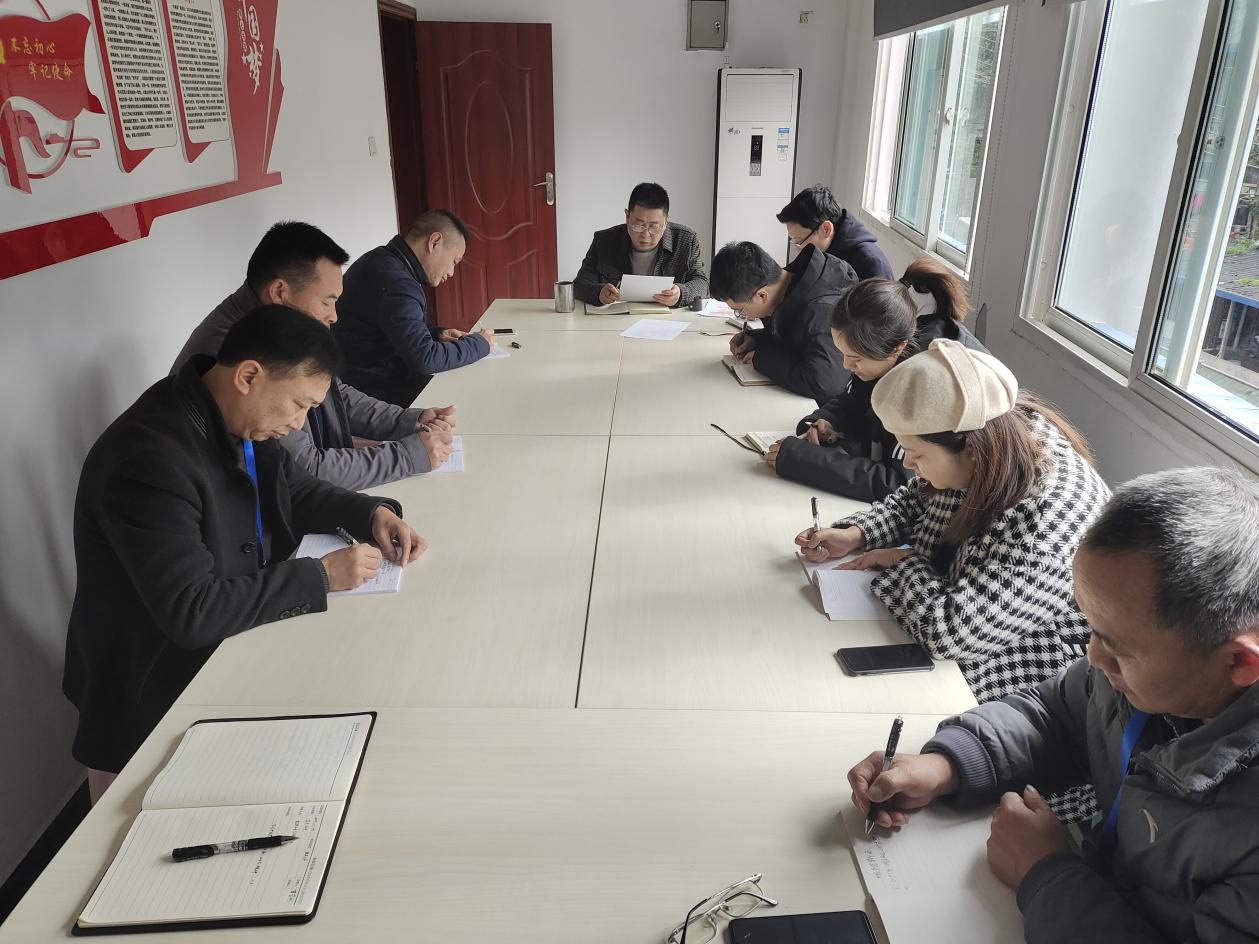投資公司開展黨的十九屆六中全會(huì)、 宜賓市第六次黨代會(huì)精神專題學(xué)習(xí)會(huì)議