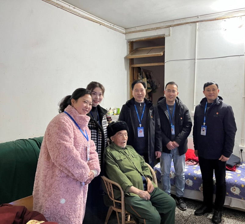 節(jié)前慰問送溫暖，情系下渡口社區(qū)困難群眾