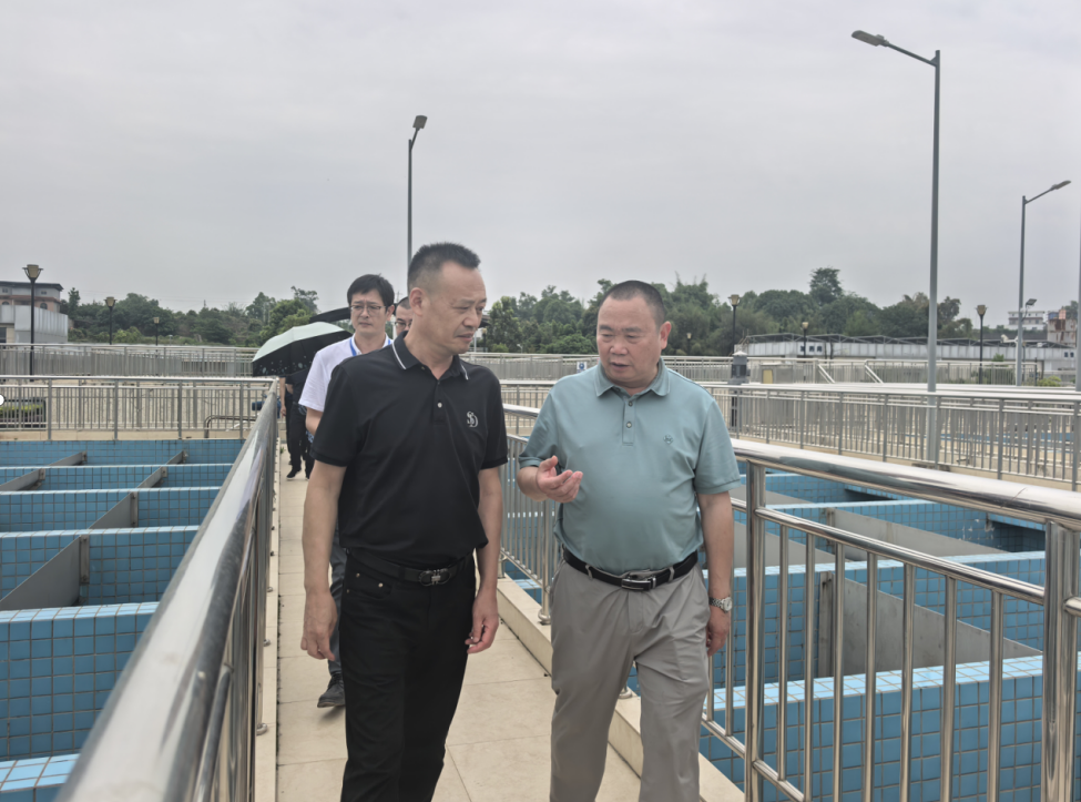 九三學社宜賓市委領導調(diào)研清源水務公司集中式直飲水入戶建設工作